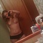 Sexy Luder fotografiert sich selbst nackt in geilen Posen